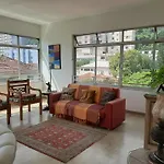 Apartamento Amplo, Arejado E Iluminado